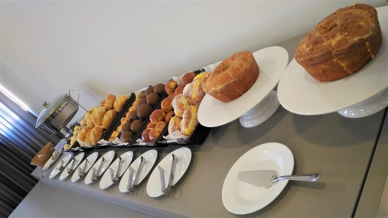 Hotel H2 Congonhas Congonhas  Zewnętrze zdjęcie A selection of bread and pastries