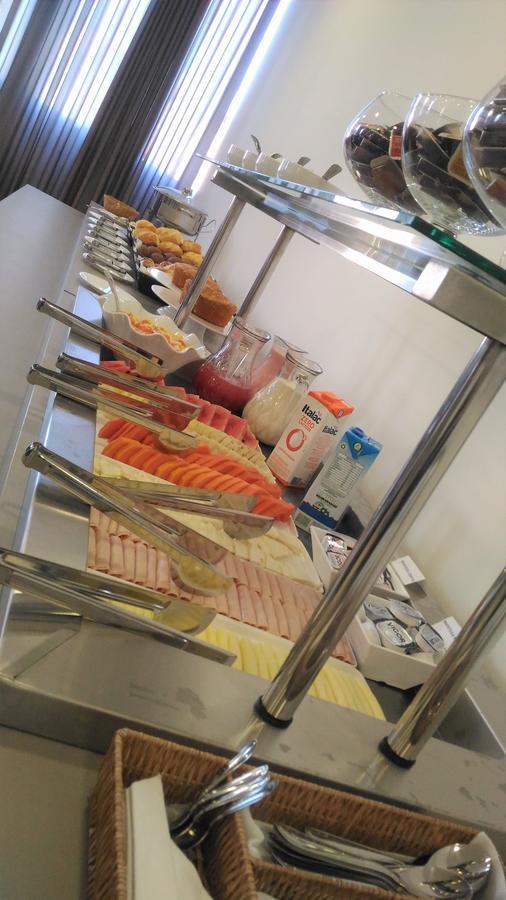 Hotel H2 Congonhas Congonhas  Zewnętrze zdjęcie A buffet at a hotel